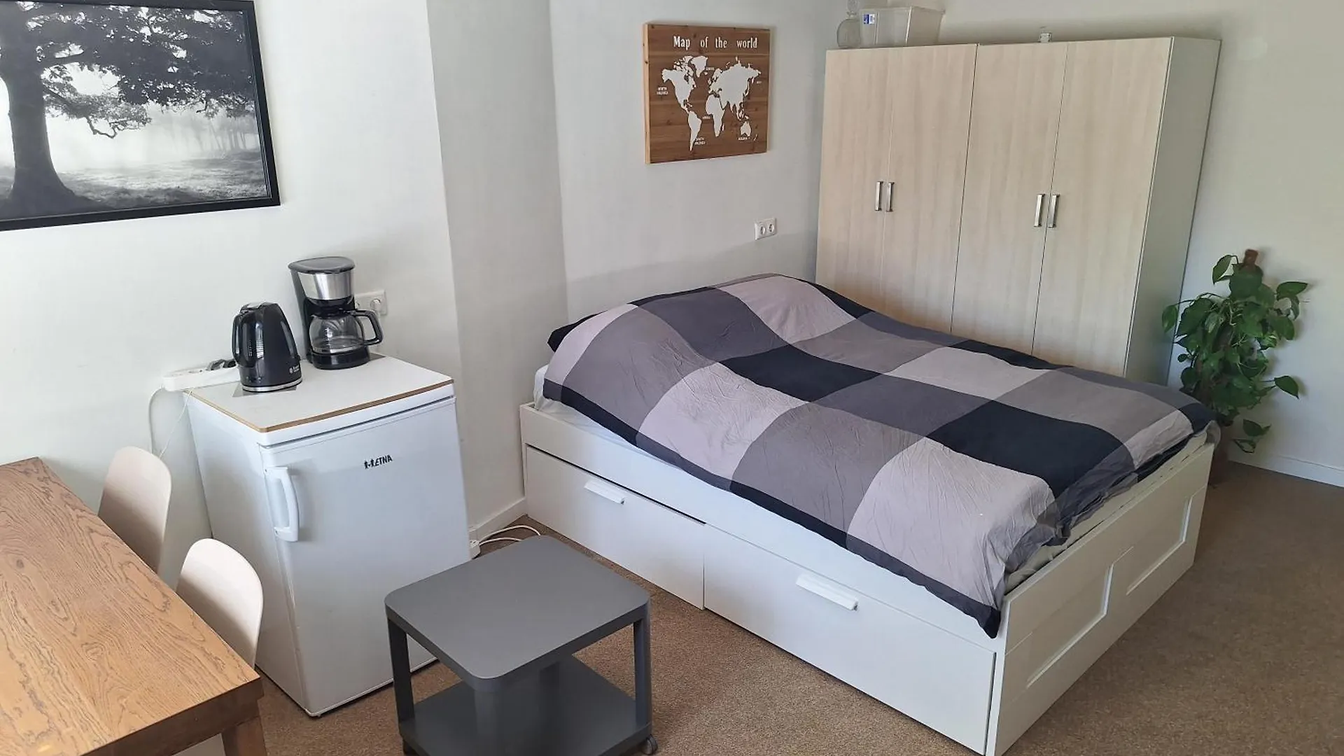 Habitación en casa particular Backroom In Villa With Private Garden Very Near Centre And Tue Eindhoven