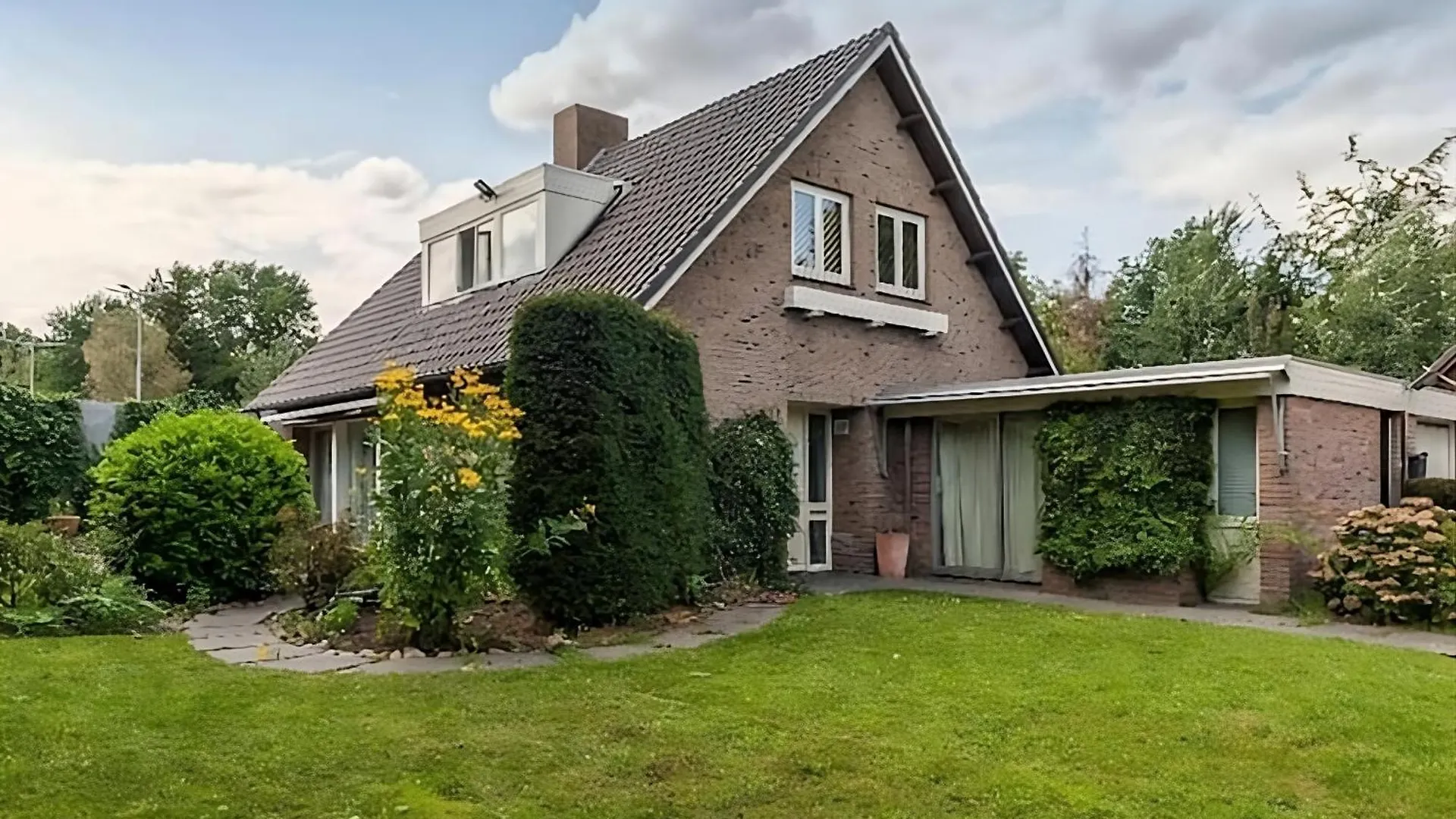 Backroom In Villa With Private Garden Very Near Centre And Tue Eindhoven