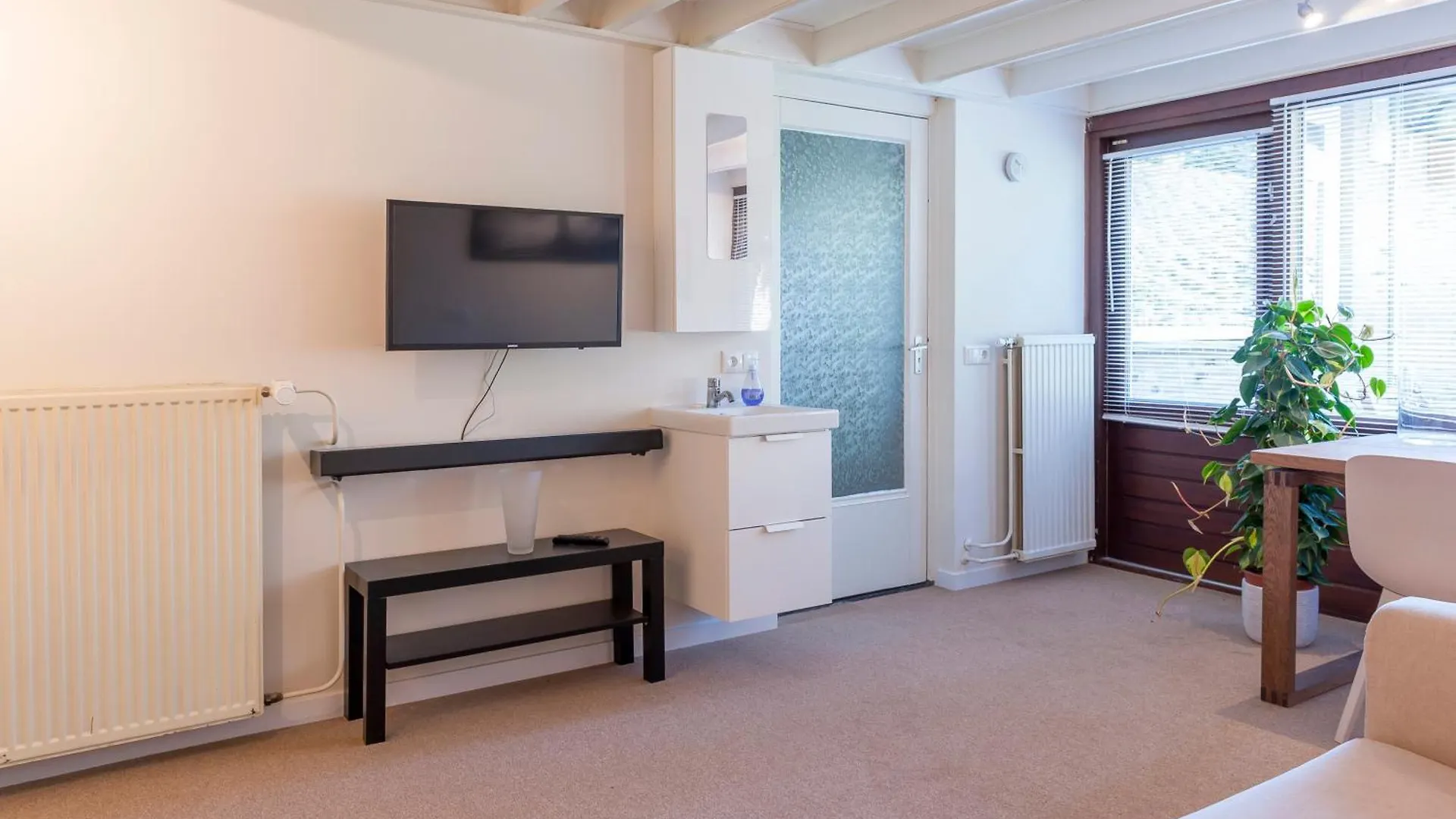 Homestay Backroom In Villa With Private Garden Very Near Centre And Tue Eindhoven